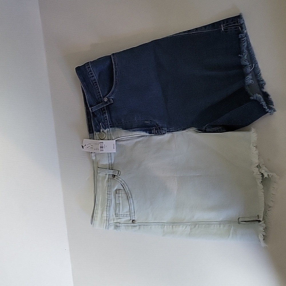 NWT New York and Company midrise size 10 two-tone denim shorts